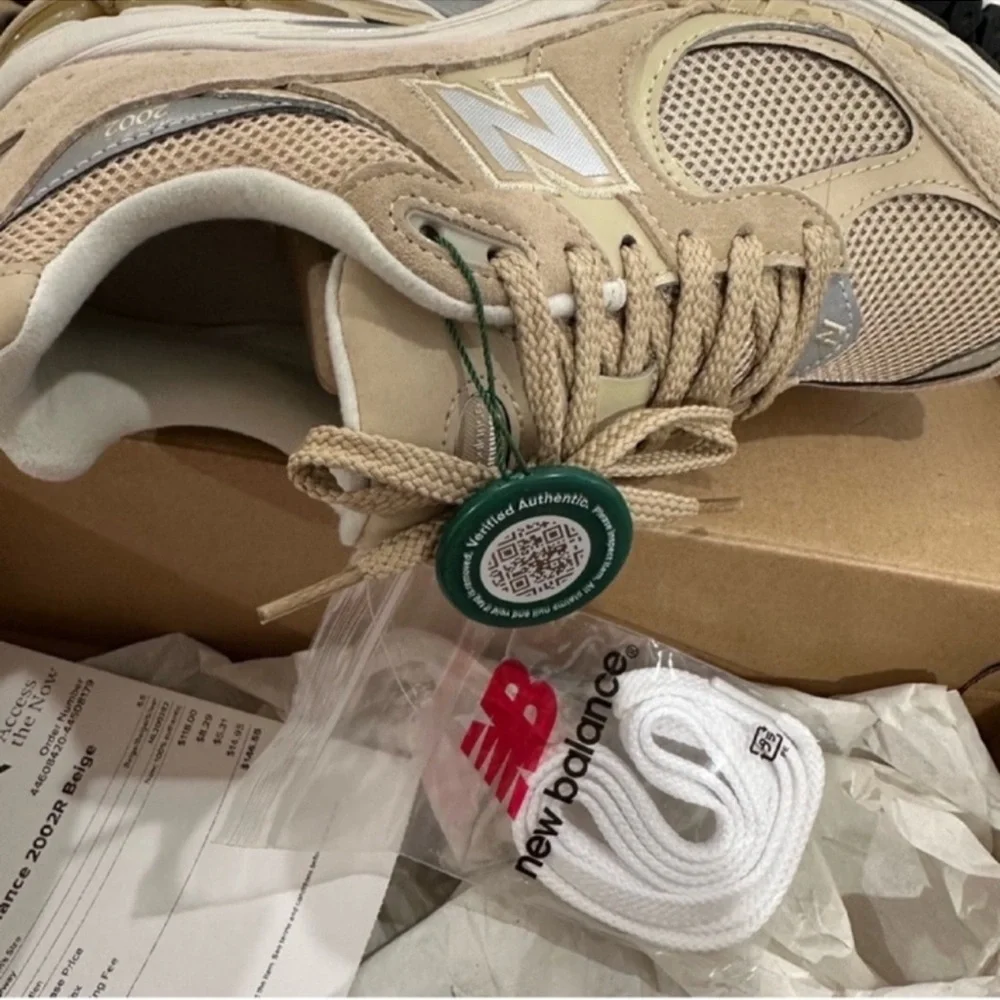 New Balance 2002R Beige/Silver/White (NWT) - Picture 3 of 7